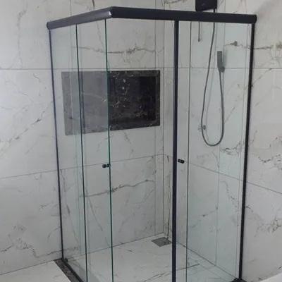 Box de vidro temperado 8mm instalado por especialistas - Solução moderna para banheiros na região